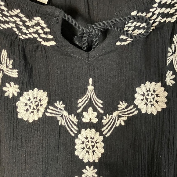 Mudd Embroidered Peasant Top - Large - Picture 5 of 10